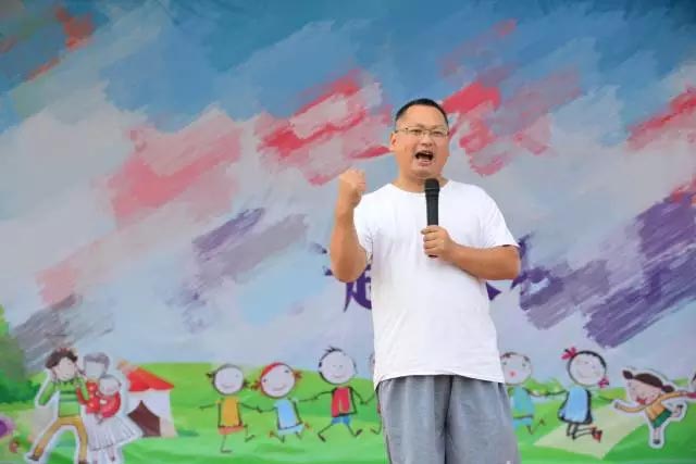 廣東博皓公司總經理、鷹之家班主任尹總,為我們本次運動會致開幕詞