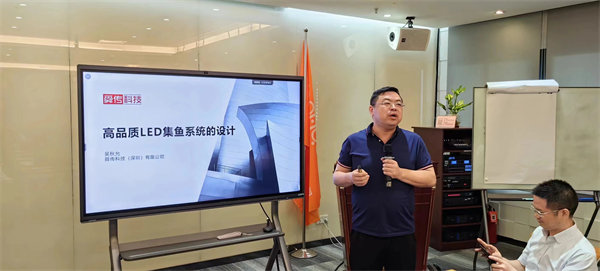 舜傳科技(深圳)有限公司代表做企業宣傳