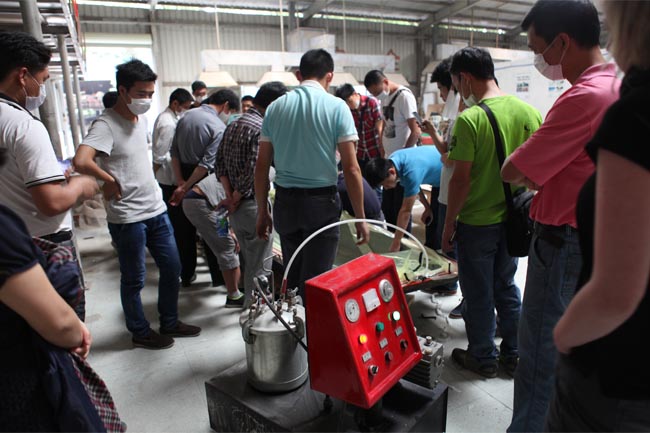 啟動(dòng)設(shè)備,開始進(jìn)行真空導(dǎo)入